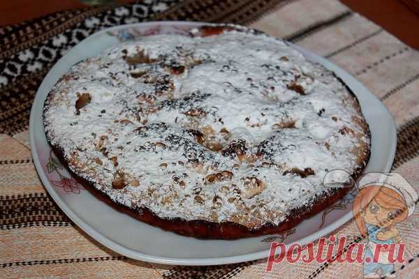 Шарлотка на сковороде без духовки: палочка-выручалочка для хозяйки Нередко нас посещают мысли о десерте, когда в духовке уже готовится мясо или на дачу приезжают неожиданные гости, а кроме газовой конфорки ничего нет. Рецепт быстрой шарлотки на сковороде без духовки выручит вас в сложную минуту, придав застолью необходимый праздничный вид.