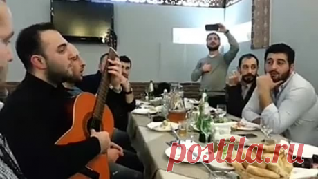 «Эх, дороги» на грузинском застолье. Эти мужчины поют не голосом — сердцем!