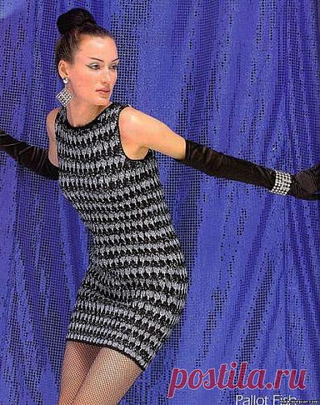 Вязаное платье в стиле Шанель .