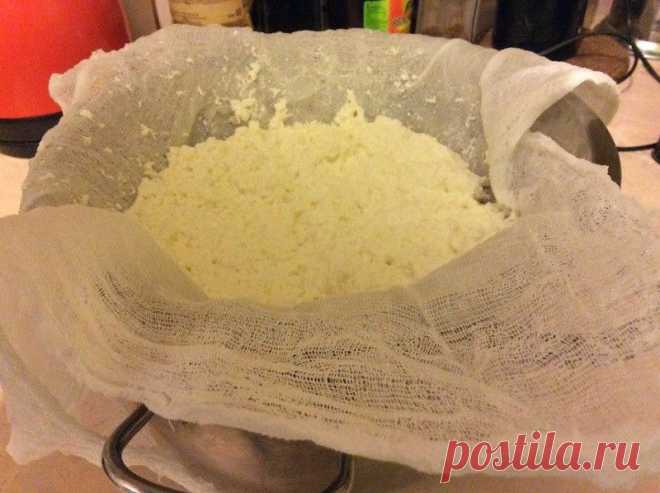 PavlovaNata
Творог ок 500гр : 2 литра молока и 1 литр кефира.