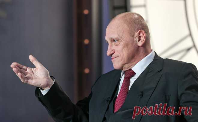 Аузан предупредил об опасной границе, грозящей спиралью инфляции. Декан экономфака МГУ предупредил о рисках спиралевидного развития инфляции на фоне быстрого роста ОПК, ставшего для экономики инъекцией адреналина. Пока ЦБ и Минфин удерживают ситуацию, но опасная граница близка, cчитает он