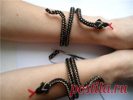Украшения из бисера.  Браслет &quot;Змейка&quot;.
