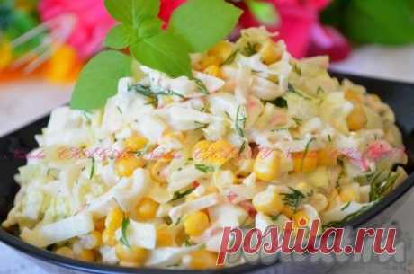 Салат с кальмарами, крабовыми палочками и кукурузой - рецепт с фото
