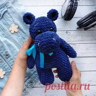 Мягкий бегемотик амигуруми. Схемы и описания для вязания игрушек крючком! Бесплатный мастер-класс от Дарьи Баыш по вязанию мягкого бегемотика крючком. Для изготовления вязаной игрушки автор использовал пряжу Himalaya Dolphin…