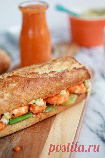 Как приготовить сэндвич-гриль с креветками и острым соусом для пикника - рецепт, ингридиенты и фотографии