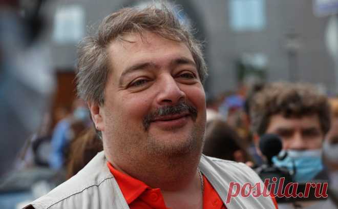 Суд в Москве заочно арестовал писателя Дмитрия Быкова. Писателя заочно арестовали по делу о фейках про российскую армию. Также ему вменяли уклонение от исполнения обязанностей иностранного агента