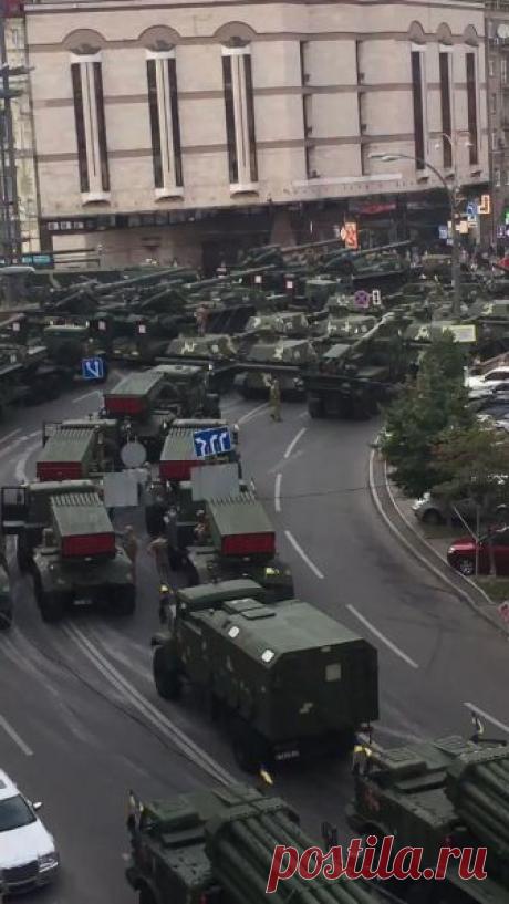 Центра Киева сейчас. Подготовка к параду