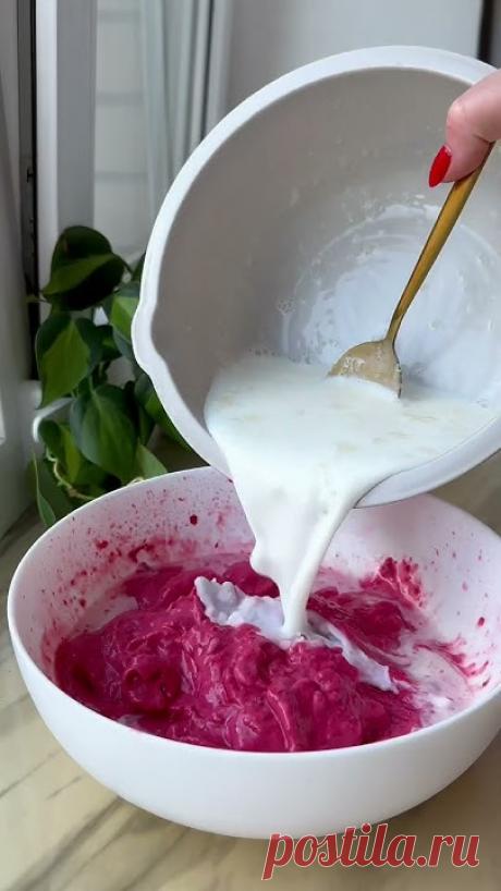 Ягодный ПП десертИнгредиенты Молоко 200 грЖелатин 15 грРяженка 200 грЯгоды 350 грПодсластитель  по вкусуГотовим Нагреваем молоко, всыпаем желатин перемешивае...