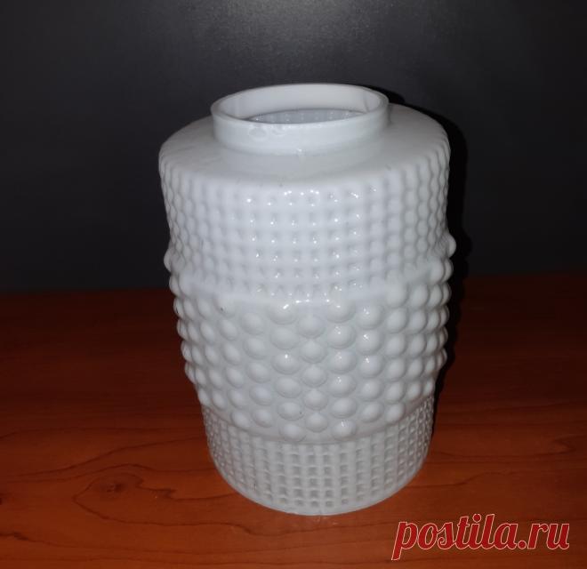 Плафон. Молочное двухслойное стекло. СССР. 20 век 
Высота : 145 мм. Диаметр верх / низ : 55 / 100 мм. 

Цена : 200 руб.

Купить сейчас : 

#ПлафонМолочноеДвухслойноеСтекло 
#ПлафонМолочноеСтеклоСССР 
#ПлафонСтеклоСССР20век 
#ПлафонМолочноеСтекло20век 
#СветОсвещение #ПлафонДляЛюстры