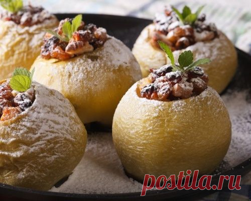 Запеченные яблоки с сухофруктами