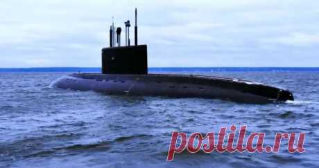 Россия нанесла удары крылатыми ракетами «Калибр» по столице ИГ с подлодки в Средиземном море. Это первое практическое применение такого оружия. Так Россия ответила на подтверждение данных о теракте на борту А321 в Египте, пишет РБК.