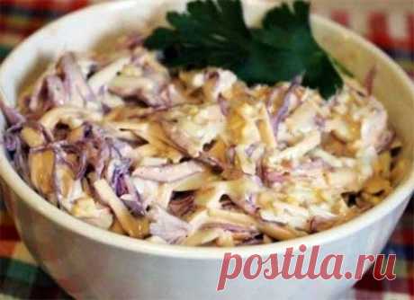 Салат из краснокочанной капусты с сыром и чесноком