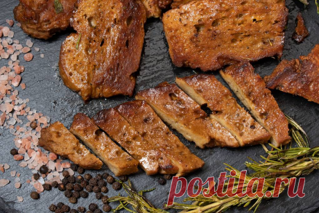 Вместо мяса: пшеничный стейк и докторская колбаса из тофу - ТАСС