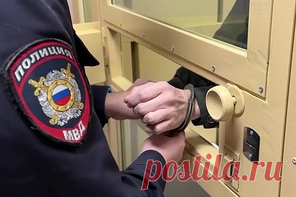 Житель Москвы надругался над незнакомкой около подъезда