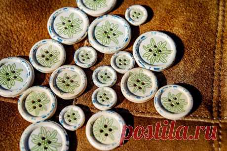 Первая помощь ребенку, если он подавился Аспирация инородным телом — это попадание предмета или куска пищи в гортань или ниже, которое приводит к удушью и невозможности дышать. Это опасное состояние, где правильное поведение оказавшегося рядом взрослого решает всё.