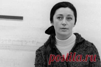 Умерла писательница Кира Сошинская. В Москве умерла художница, писательница-фантастка и вдова Кира Булычева Кира Сошинская. Сошинская скончалась в своем доме в Большом Тишинском переулке. Ей было 88 лет. Предполагается, что причиной смерти могла стать острая сердечная недостаточность. Сошинская иллюстрировала книги Булычева и работала переводчицей.