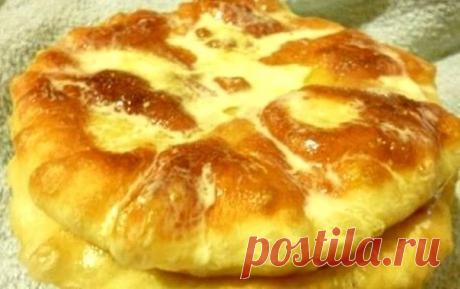 ПЫШКИ В СМЕТАНЕ С САХАРОМ.

Вкусно без слов! Если Вы ещё такие не готовили такие пышки в сметане с сахаром, то обязательно попробуйте. Вы просто пальчики оближите. Готовятся очень просто и быстро.

Пышки в сметане с сахаром

Ингредиенты:

1 стакан молока или простокваши
1 яйцо
1ч. л. сухих дрожжей
1 ч. л. соли
1 ст. л. сахара
2 ст. л. растительного масла
2,5 — 3 стакана муки
Растительное масло для жарки
100 г сметаны
Сахар для обсыпки

Развести в теплом молоке дрожжи, доба...