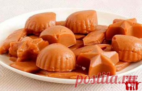 Сладкие ириски - вкус детства! Вспомните, каким оно было! МЕДОВЫЕ ИРИСКИ Ингредиенты на 72 ириски: - Сахар - 300 г - Мед - 120 г - Сливочное масло - 120 г - Жирные сливки или сметана - 250 мл Приготовление: 1. Мед и сахар смешиваем в ковшике и ставим на небольшой огонь. Доводим до кипения и варим до янтарного цвета, около 7-10 минут. 2. По частям добавляем масло комнатной температуры. Вливаем горячие сливки. 3. Варим до нужной консистенции. Проверяем на готовность: капаем по паре капель нашей см