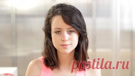 Лицо выглядит сонным!!! Природные советы, чтобы избавиться от усталого лица Будьте в форме всегда! сли ваше лицо выглядит усталым после окончания дневной работы, это нормально, но если это так, когда вы просыпаетесь утром, это не