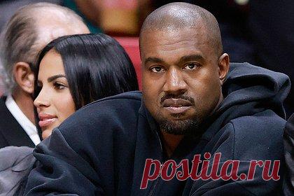 Канье Уэст отнял телефон у журналистки из-за одного вопроса о его жене. Американский рэпер и дизайнер Канье Уэст отнял телефон у папарацци из-за одного вопроса о его жене — дизайнере Бьянке Цензори. На размещенных кадрах журналистка поинтересовалась у идущего по улице 46-летнего исполнителя, действительно ли он контролирует свою супругу и запрещает ей пользоваться социальными сетями.