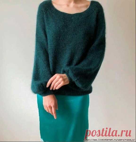 Автор @koshelotti
Описание джемпера
⠀
Модель Оверсайз, подойдёт от 40 до 50 размера.
Вырез горловины рассчитан на разные способы ношения ( классический, декольте, оголенное плечо)

Рукав книзу расширен, для получения эффекта «фонарик».
⠀
Оригинальная пряжа:
Меринос: 1500м/100 гр.-3 нити
Кидмохер
на шелке: 1500м/100 гр.-3 нити
Полученный результат: 250м/100
⠀
Плотность 10/10 -13п./20р.
⠀
Необходимые материалы:
Круговые спицы N-4;N-7;
Маркеры
Расход пряжи( мой)-330гр.
...