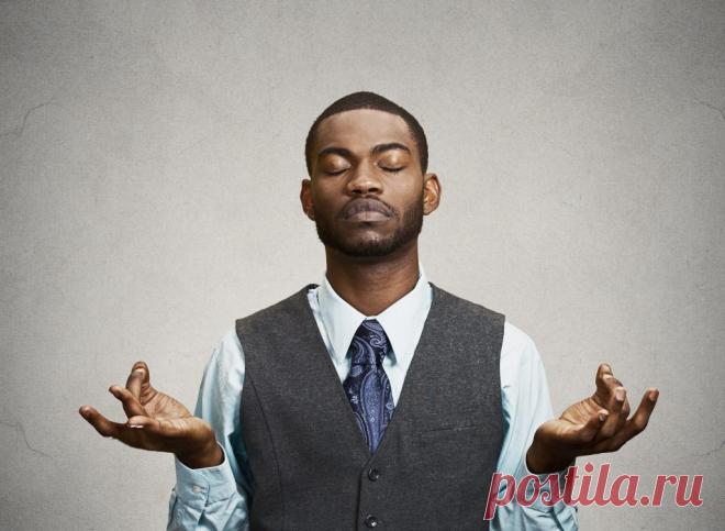 Йога для интеллекта Развить интеллект и повысить продуктивность с помощью йоги может каждый. Для этого не обязательно стоять на голове или подолгу медитировать. Существуют более простые техники (не только асаны), которым можно уделять совсем немного времени ежедневно или обращаться к ним непосредственно в минуту усталости и недостатка вдохновения.