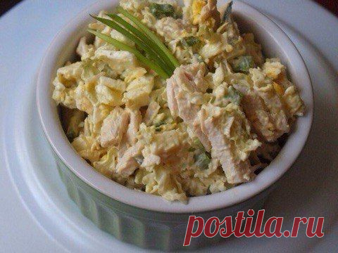 Салат с курицей и пекинской капустой.