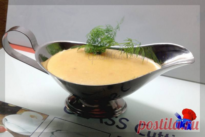 На днях я готовил мясо в панировке и у меня остался свиной бульон. Первое блюдо у меня уже было приготовлено, поэтому из свиного бульона я решил приготовить соус для мяса. Очень многие соусы готовятся примерно одинаково - сначала идет приготовление по рецепту основной белый соус и затем на его основе готовятся различные производные соусы. Вот и я сегодня приготовил соус с помидорами на основе белого основного соуса.