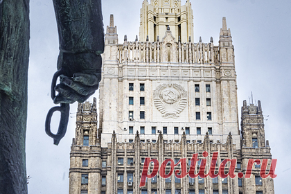 Москва потребовала освободить задержанного в Риге блогера. Москва потребовала освободить задержанного в Риге блогера, независимого эксперта Кирилла Федорова. По словам представителя МИД РФ Марии Захаровой, его поместили под стражу за высказанные им оценки российской специальной военной операции на Украине. Произошедшее она назвала «правовым беспределом».