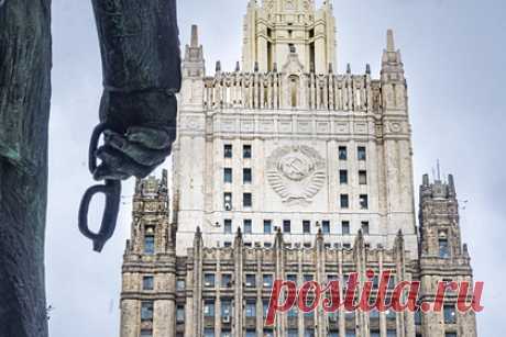Москва потребовала освободить задержанного в Риге блогера. Москва потребовала освободить задержанного в Риге блогера, независимого эксперта Кирилла Федорова. По словам представителя МИД РФ Марии Захаровой, его поместили под стражу за высказанные им оценки российской специальной военной операции на Украине. Произошедшее она назвала «правовым беспределом».