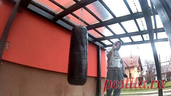 Боксерский мешок своими руками 
 Привет всем самоделкиным. Сегодня я расскажу и покажу вам, как сделать боксерский мешок своими руками, без особых усилий. Ведь боксерский мешок необходимый снаряд для спортсменов. Этот снаряд будет полезен и для простых людей, занимаясь с боксерским мешком вы не только улучшите свои ударные навыки, но и избавьтесь от лишних калорий. После тяжелого…
Полное описание  https://usamodelkina.ru/11973-bokserskij-meshok-svoimi-rukami.html