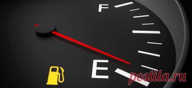 Сколько остается бензина в баке когда загорается лампочка бензина Когда загорается лампа уровня топлива, то все водители задумываются о том сколько остается бензина в баке когда загорается лампочка и сколько километров можно проехать на горящей лампочке до АЗС.