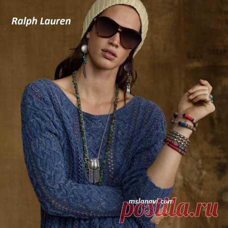 Свободный пуловер спицами от Ralph Lauren - Вяжем с Лана Ви Свободный пуловер спицами от Ralph Lauren — молодежная модель пуловера со спущенным плечом. Модный пуловер с широкой горловиной-лодочкой, которая плавно переходит в открытое плечо. Для такой горловины достаточно сделать вырез от середины одного плеча до середины другого, и тогда вы сможете носить изделие в обоих вариантах. По выкройке, полотна спинки и переда связаны с расширением кверху, т.е. после 10 […]