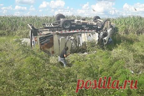 Семь человек пострадали в ДТП с автобусом со студентами на Кубани. Семь человек получили травмы различной степени тяжести после того, как недалеко от города Кропоткина в Краснодарском крае автобус съехал в кювет. По предварительным данным, в транспортном средстве со студентами, которое направлялось в Крым, находилось от 30 до 40 человек.