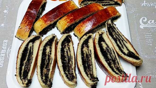 Рулет с сочной маковой начинкой Этот пышный и очень вкусный маковый рулет родом из моего детства. Его часто пекла моя бабушка. Представляю вам рецепт этого изумительного лакомства.Рецепт:мука - 700 гяйца - 3 штмолоко - 300 млсахар - 100 гмасло сливочное - 100 гванильный сахар - 1 пакетикдрожжи сухие - 11 г (1...