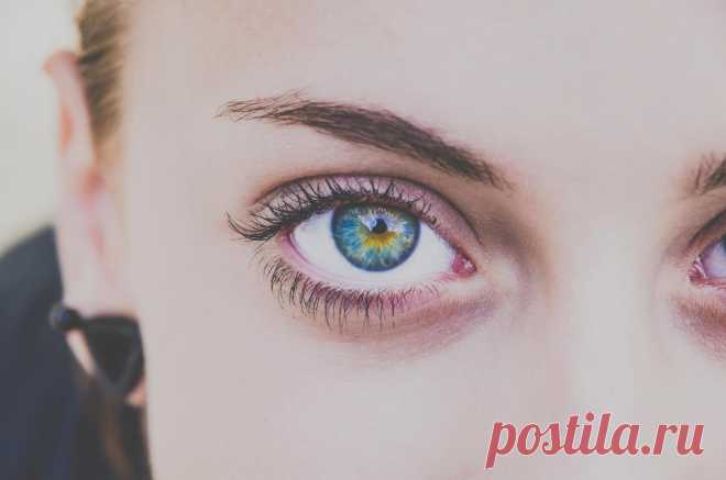 Оптические иллюзии могут улучшать зрение | Чёрт побери Многие думают, что оптические иллюзии существуют только для того, чтобы сбивать нас с толку. На самом деле существуют такие изображения, которые могут принести пользу. Оптическая иллюзия в нашей сегодняшней статье – одна из таких. Согласно исследователям из университета Йорка и университета Глазго, рассматривание этой оптической иллюзии может улучшить способность видеть мелкие детали, включая текст. Эта иллюзия называе...