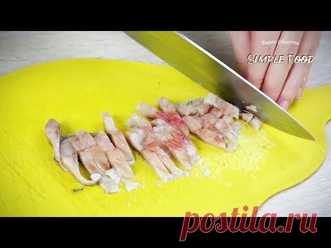 Это что то НОВЕНЬКОЕ! Необычная ЗАКУСКА из обычной СЕЛЕДКИ. И на праздник и на НОВЫЙ ГОД! - YouTube. свеклу и яблоки я продавливаю через решеточку, чтобы кубики получались одинаковые. Иногда  добавляю туда грецкий орех мелк покрошенный и обжаренный, тоже вкусно