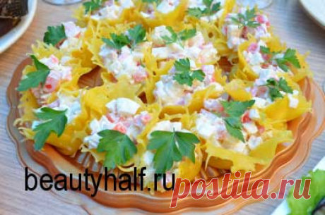 Сырные корзиночки с крабовым салатом.