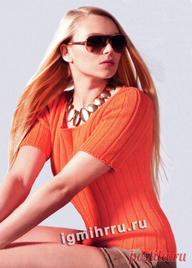 Оранжевый летний пуловер в рубчик. Вязание спицами со схемами и описанием