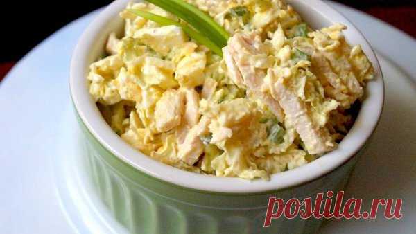 Салат с пекинской капустой и курицей. Правильное питание!!! | Блоги о даче, рецептах, рыбалке
#ПохудениеИПравильноепитание,#ЗдоровыйОбразЖизни,#Рецепты,#Красота,#ПП

Ингредиенты: Отварное филе куриной — 300 г 
Отварное филе кальмаров — 3 шт. 
Перец болгарский — 1 шт. 
Капуста пекинская — 300 г 
Помидоры — 2 шт. 
Яблоко среднее (кисло-сладкое) — 1 шт.
Соль — по вкусу
Сметана — опционально
Сок лимона — по вкусу ...