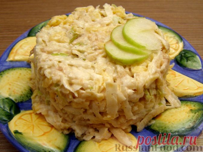 Рецепт: Салат из сельдерея с сыром и яблоками на RussianFood.com