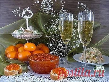 Не всем понятен этот праздник, но в душах мы его храним.
Мы старый Новый год встречаем, для нас он важен и любим.