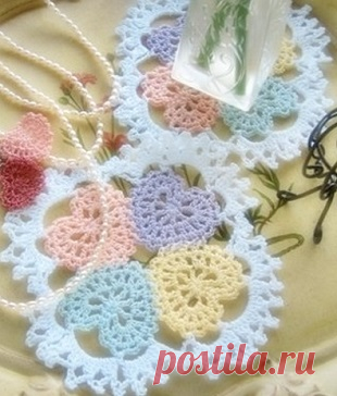 Ажурные сердечки крючком