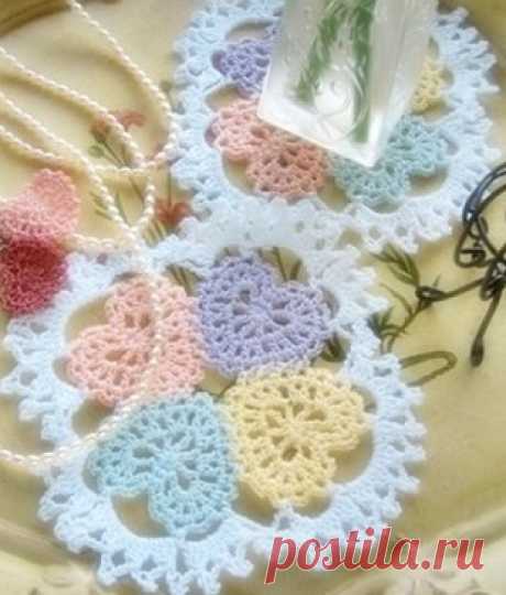 Ажурные сердечки крючком