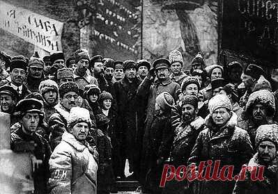 Факт, что зарождающемуся советскому государству - противнику любой формы капитализма - многомиллионную финансовую помощь десятилетиями оказывали именно воротилы западного бизнеса, замалчивается и сегодня.