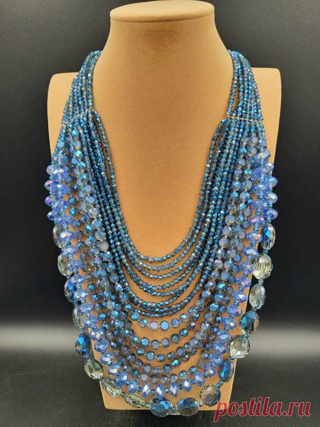 Des créations uniques, des bijoux originaux, des colliers atisanaux fabriqués en pierres naturelles, perle de culture d'eau douce et cristal.