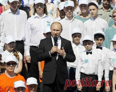 Путин поручил внести в учебники истории главы о Крыме и Севастополе.

http://www.vesti.ru/doc.html?id=1643967
