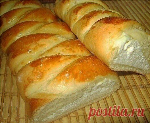 Плетенка с творожной начинкой.