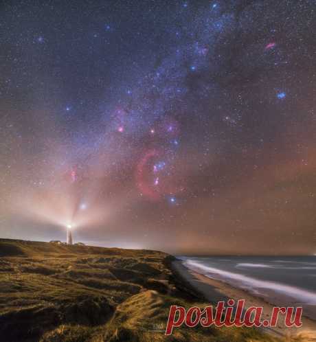«Галактический маяк». Hirtshals, Дания. Фотографировал Руслан Мерзляков. Доброй ночи!