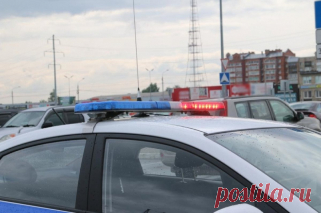 Три человека пострадали при опрокидывании туристического автобуса в Карелии. Всего в салоне находился 41 человек.